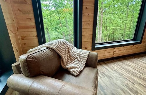 Sunrise Beach Cabin | On The Rocks Treehouse at Whiskey Woods
