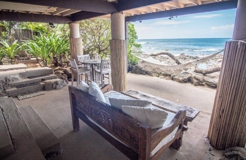 Waialee Apartment | ON THE SAND! Chuns Reef Beach House - Oceanfront Studio - A/C - Beach Toys