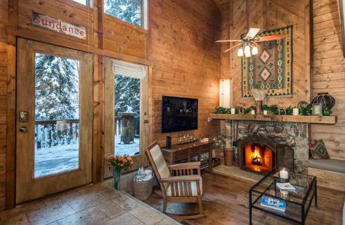 Sundance House | On the Stream, Short Walk to Resort, Hot Tub, Wood Fireplace