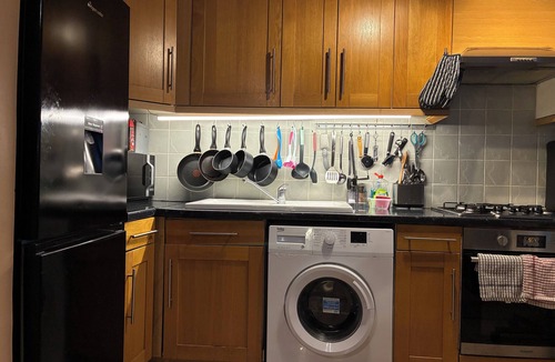 West Kensington Apartment | on the triangle of Earls court, west Kensington and Fulham. metro 5 mins away.