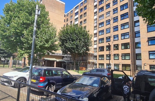 West Kensington Apartment | on the triangle of Earls court, west Kensington and Fulham. metro 5 mins away.