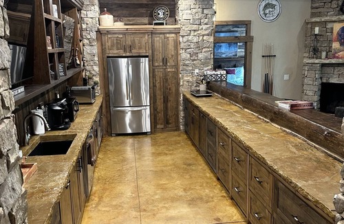 Mineral Bluff Cabin | On Toccoa River - Luxury Riverfront - Hot tub
