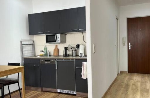 Alt-Moosach Apartment | On top Shopping Mall, 2 metro lines, quiet