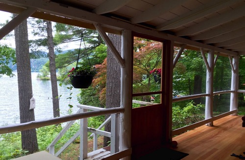 Huletts Landing Cottage | On Water, Gorgeous Views, Private 3 Bed Updated Antique Cottage.
