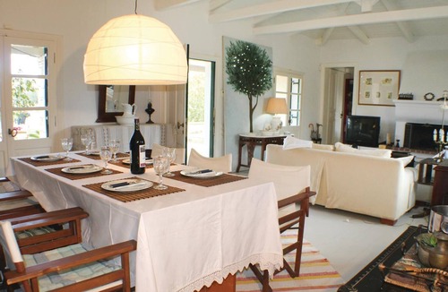 Zakynthos House | On Zakynthos, one of the most famous islands of Greece, you will find this cozy vacation home surrou