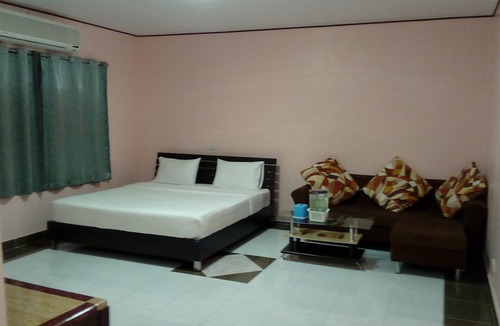 Uthumphon Phisai Hotel | Onanong Resort