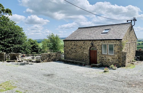 Ilkley House | One bed Detached Converted Barn With Panoramic Views of the Wharf & Aire Valley