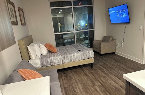 Hollywood Apartment | One bed studio luxury apartment in the heart of Hollywood Walk of Fame