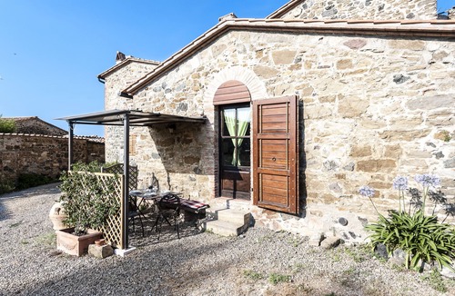 Castelnuovo di Val di Cecina House | One bedroom and bathroom apartment with outdoor terrace
