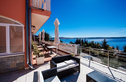 Starigrad Apartment | One bedroom apartment with terrace and sea view Starigrad, Paklenica (A-14113-d)
