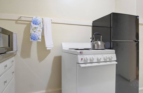 Springfield Apartment | one-bedroom apartment 1,500 square feet of inviting comfort and practical style.