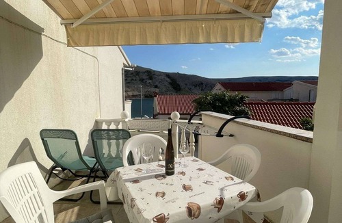 Metajna Apartment | One bedroom apartment with terrace and sea view Metajna, Pag (A-6498-d)