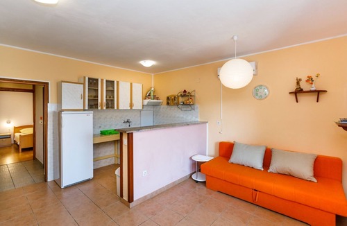 Kornic Apartment | One bedroom apartment with terrace and sea view Kornić, Krk (A-5306-a)