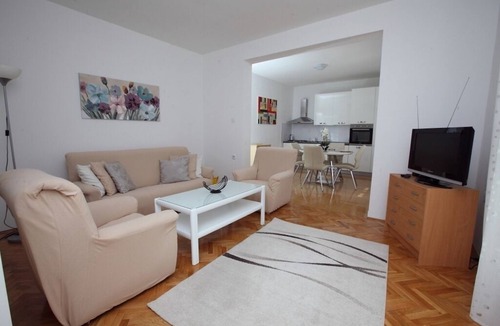 Vranjic Apartment | One bedroom apartment with terrace Solin, Split (A-16067-a)