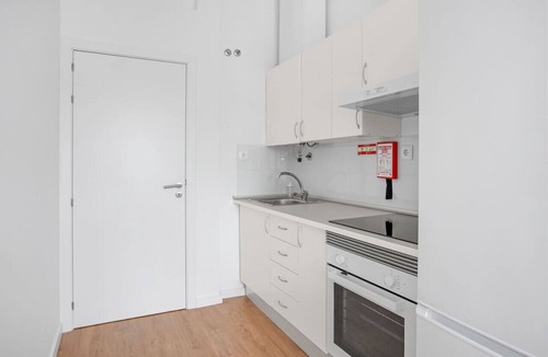 Cacilhas Apartment | One bedroom Apt | Almada | Balcony w/River Views by Lisbeyond