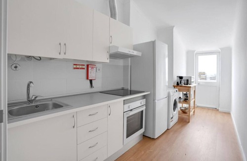 Cacilhas Apartment | One bedroom Apt | Almada | Balcony w/River Views by Lisbeyond