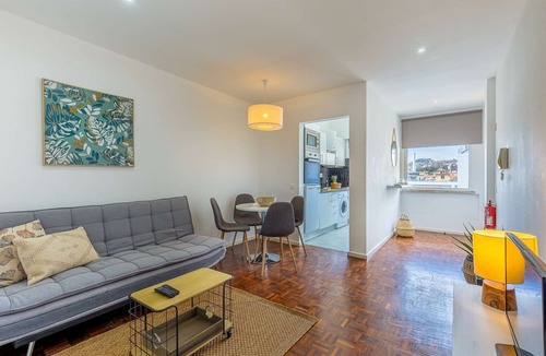 Santa Maria Maior Apartment | ☀️One bedroom Downtown apartment with Balcony, by Farmers' Market in Zona Velha (Downtown)!