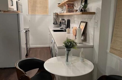 Hialeah Apartment | One bedroom in Kits with hot tub and city viewsnn