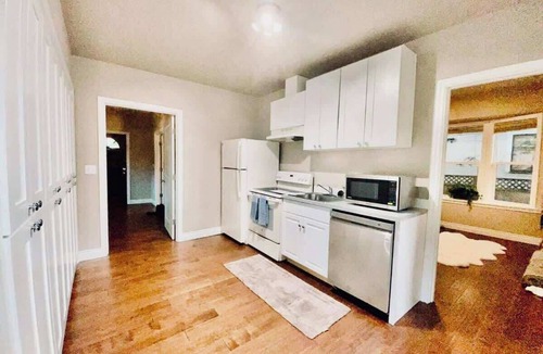 University District Apartment | One Bedroom in Quiet Neighbourhood