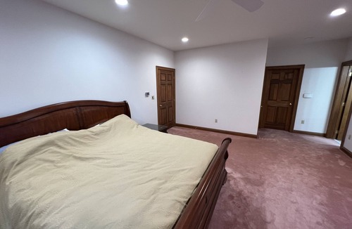 Dayton House | One Bedroom Master Suite In the Heart of Kettering