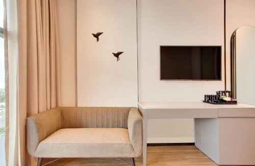 Jumeira 3 Apartment | One Bedroom Near Nostalgia Cafe By Luxury Bookings