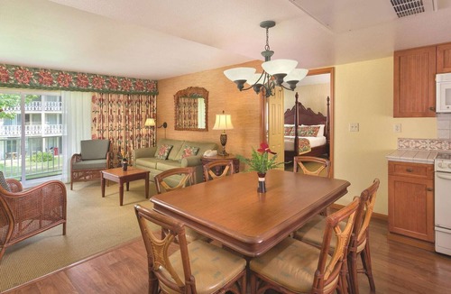 Wailua Resort | One Bedroom Oceanfront Kapa'a Suite