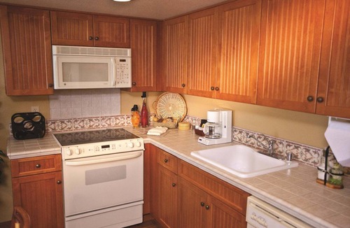 Wailua Resort | One Bedroom Oceanfront Kapa'a Suite