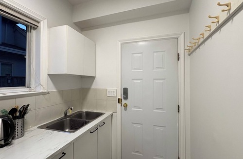 Richmond House | One bedroom one bathroom with own kitchen and separate entry free parking