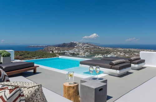 Pyrgos Villa | One Bedroom Panoramic - White Co