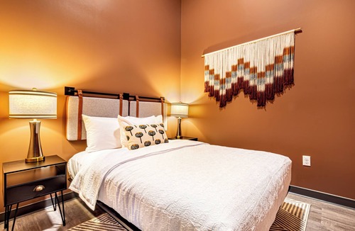 Madison Hotel | One Bedroom Queen in the heart of downtown.