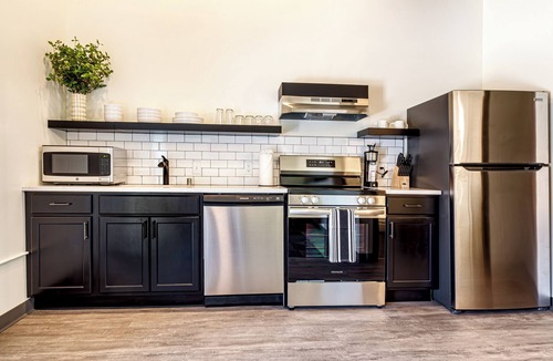 Madison Hotel | One Bedroom Queen in the heart of downtown.