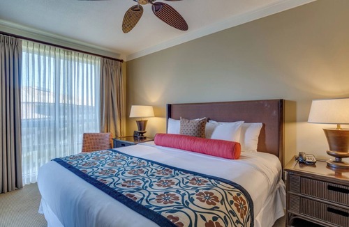 Honokowai Hotel | One Bedroom Resort View with Onsite Pool and direct access to Kaanapali Beach