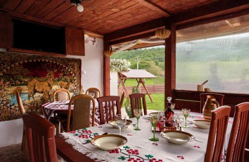 Bratca House | One Bedroom - Transylvanian Home - BBQ & Pool