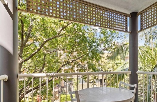 Kangaroo Point Apartment | One Bedroom Unit in the Heart of Kangaroo Point, Walk to Ferries & Restaurants