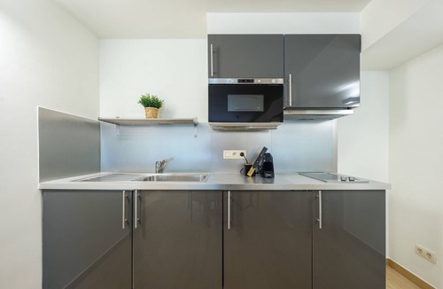 Upper Town Apartment | One-Bedroom with Garden View Mas A-Garden