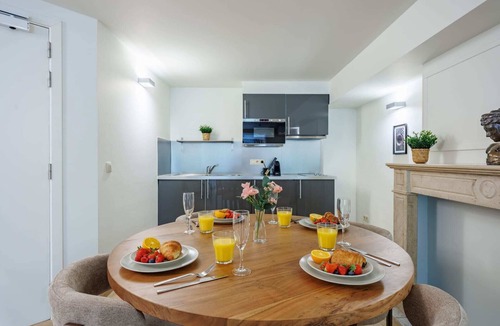 Upper Town Apartment | One-Bedroom with Garden View Mas A-Garden