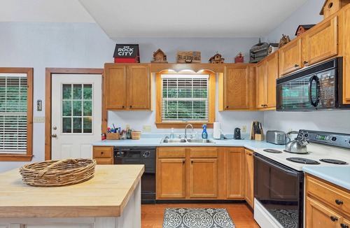 Townsend Cabin | One Bedroom with Loft! Two Bath Cabin Retreat with Fire Ring WiFi, & Pool Access