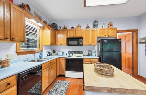 Townsend Cabin | One Bedroom with Loft! Two Bath Cabin Retreat with Fire Ring WiFi, & Pool Access