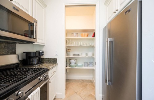 Downtown House | One block from Beach Sleeps 8