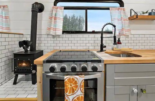 Shelton House | One Day Bus - Tiny Home