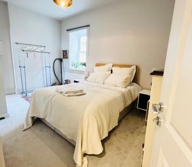Bognor Regis House | One Double bedroom with en-suite bath and shower and a separate toilet at the Royal - Homestay not Hotel
