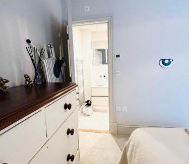 Bognor Regis House | One Double bedroom with en-suite bath and shower and a separate toilet at the Royal - Homestay not Hotel