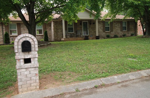 Murfreesboro House | One level home close to interstate and 25 minutes to Nashville.