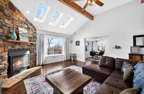 The Woods House | One-level w FirePit 2 Living Areas & Resort Amens