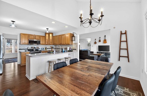 The Woods House | One-level w/FirePit, 2 Living Areas & Resort Amens