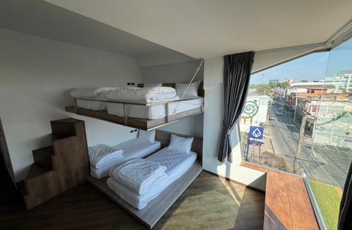 Wua Lai Hotel | One More Space