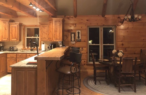 Butler Cabin | ONE OF A KIND LUXURY LAKESIDE TREE HOUSEPontoon, Ski, Hike, Rejuvenate