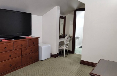 Maitland House | One of Maitland's original homes, transformed into a quality place to holiday.