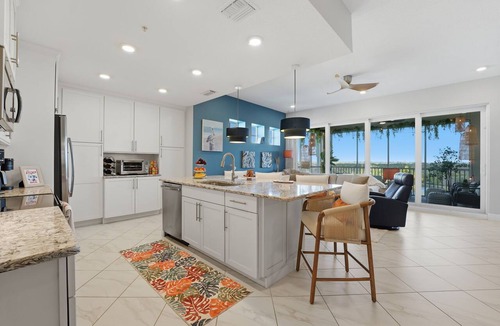 Whitney Beach Condo | One Particular Penthouse | Top-Floor Condo at Margaritaville Near Anna Maria Island