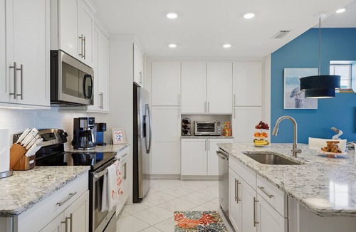 Whitney Beach Condo | One Particular Penthouse | Top-Floor Condo at Margaritaville Near Anna Maria Island
